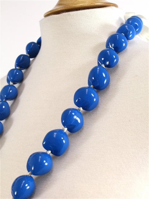 Made by natural material, there may have some black spots on the surface.