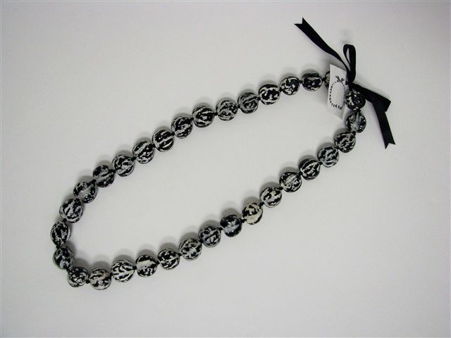 Ka Makani - Tiger(Black & White) Kukui Nut Lei
