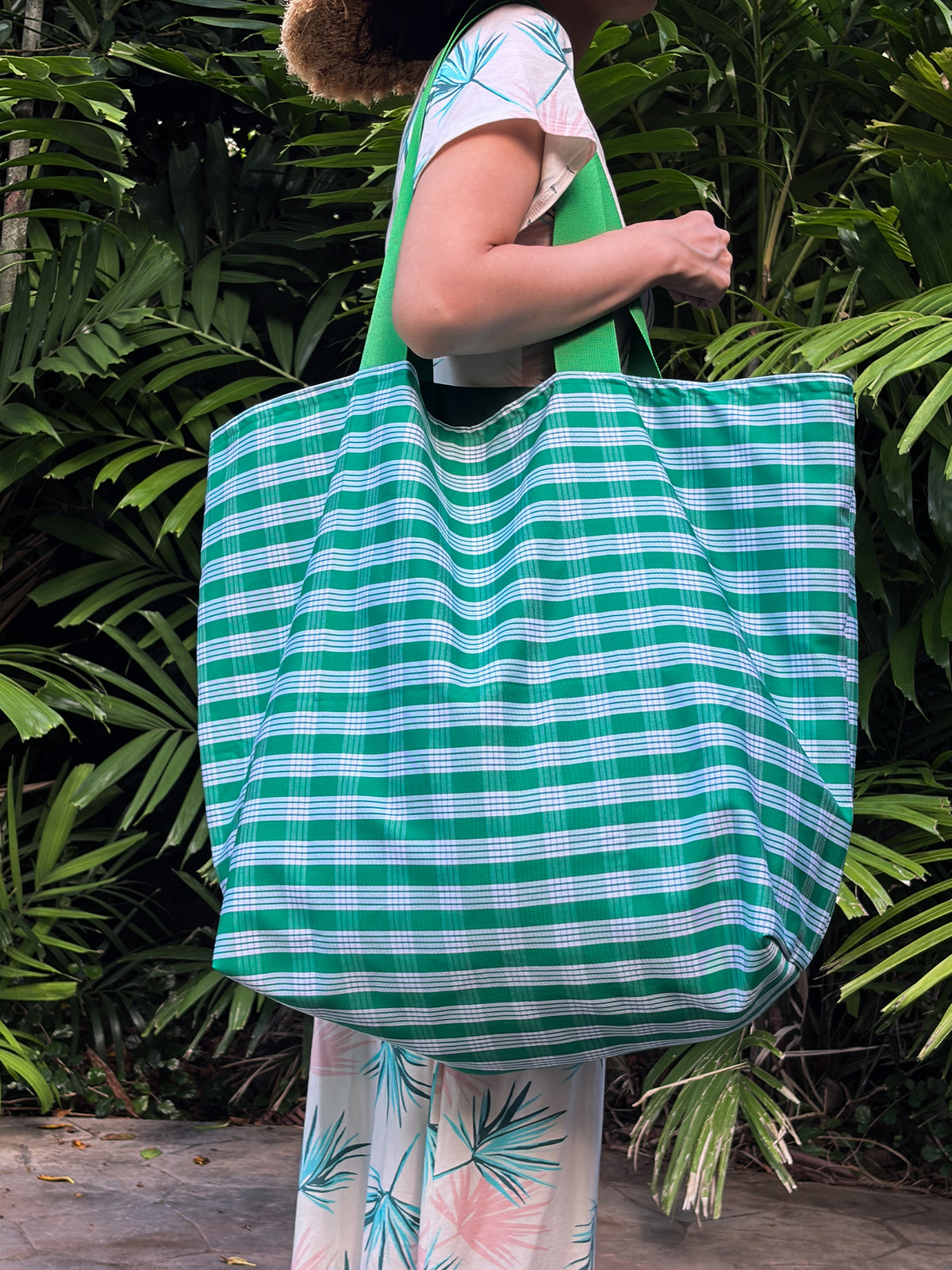 XL tote bag in palaka green gingham color