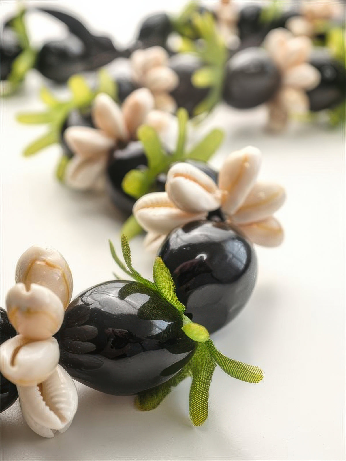 Ka Makani - Black Kukui Nut, Leaf & Shell Combination Lei