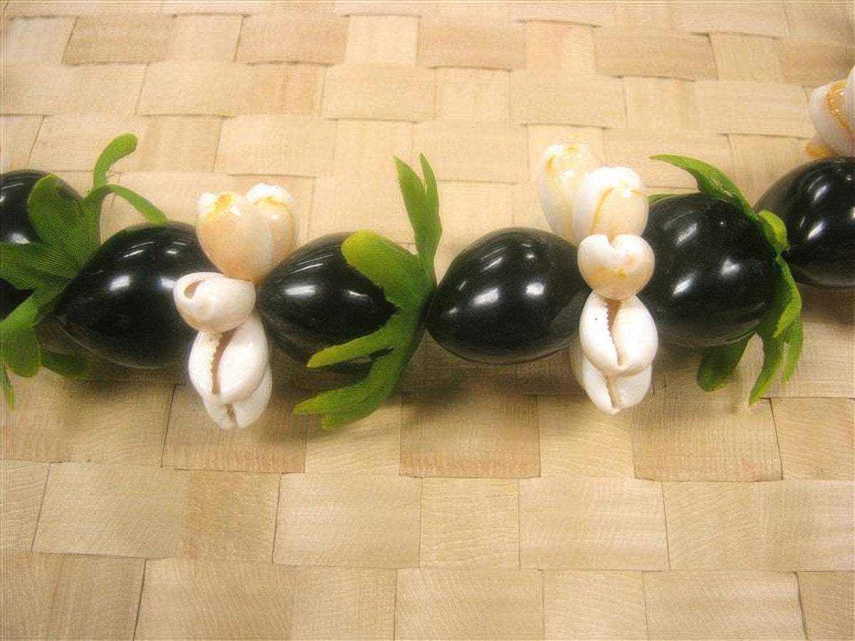 Ka Makani - Black Kukui Nut, Leaf & Shell Combination Lei