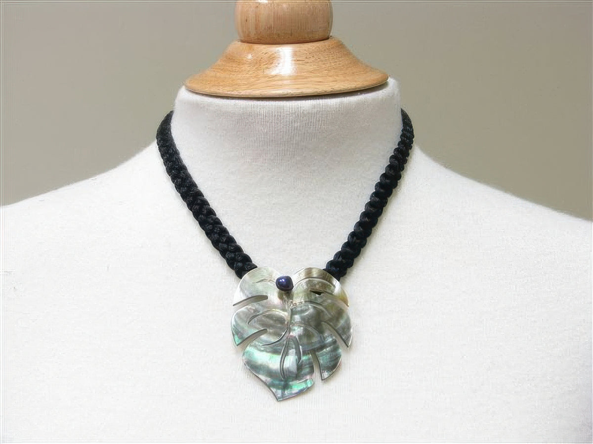 Ka Makani - Monstera Black Tahitian Shell Necklace with Fresh water pearl