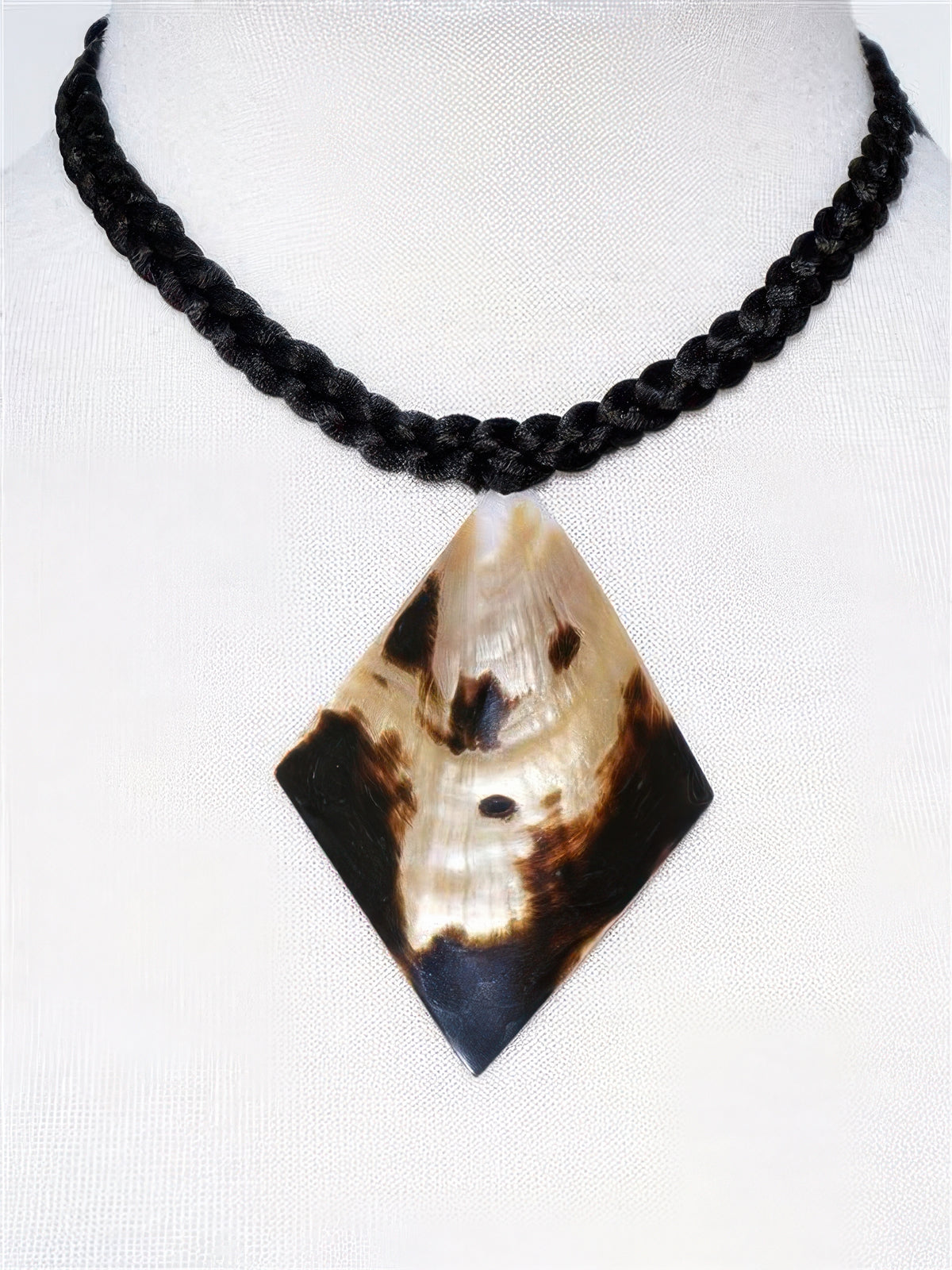 Ka Makani - Diamond Tiger Brownlip Necklace 3.5 x 2.5"