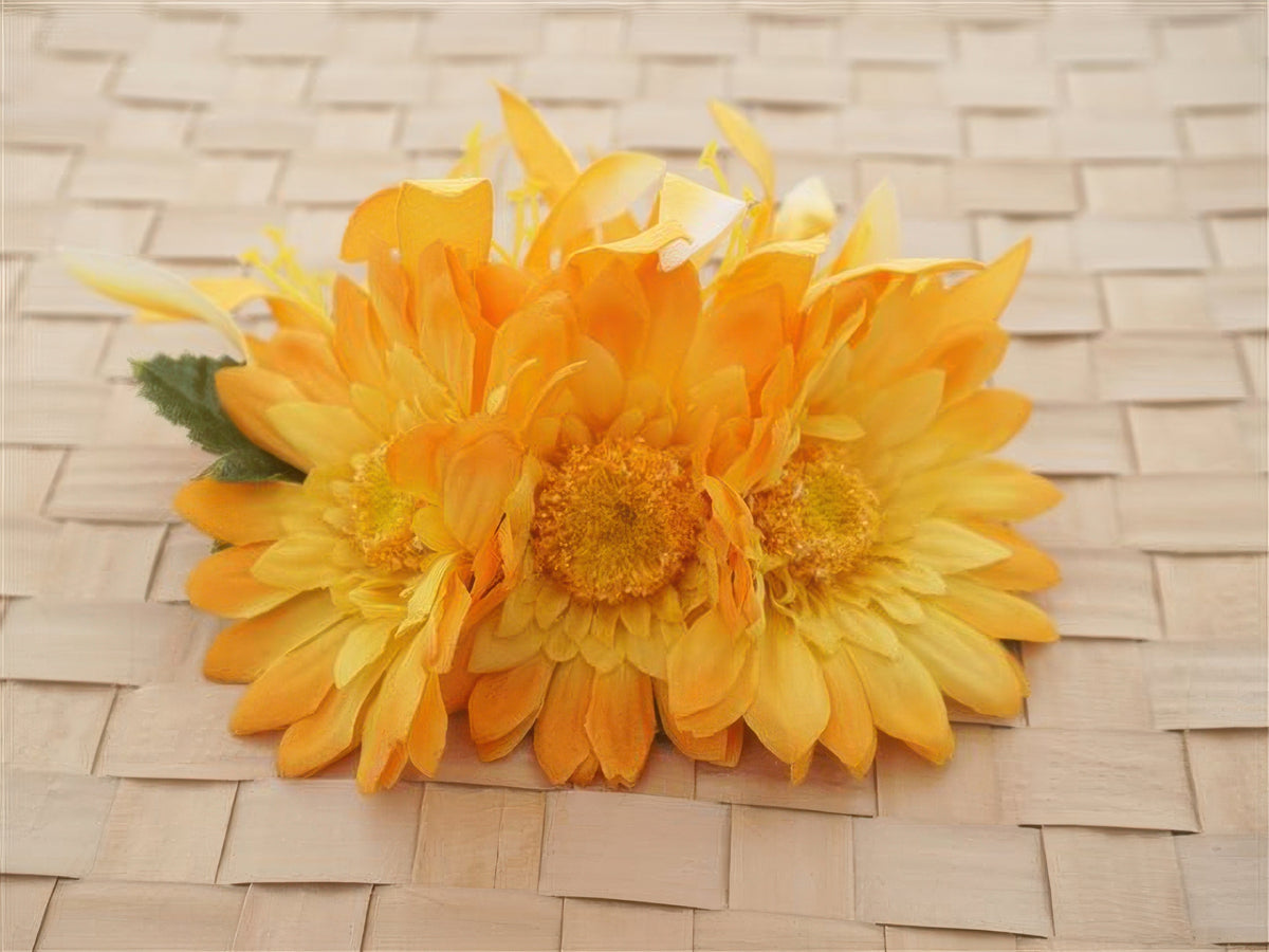 Ka Makani - Yellow Daisy & Spider Lily Hair Clip 4.25"