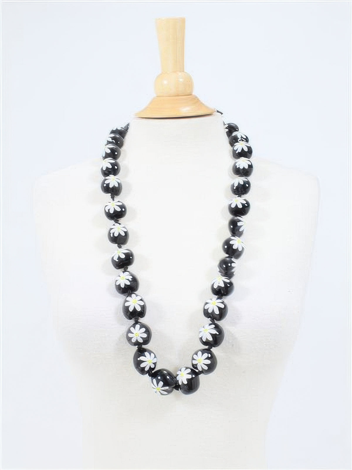 Ka Makani - Tiare White Painted Kukui Nut Lei