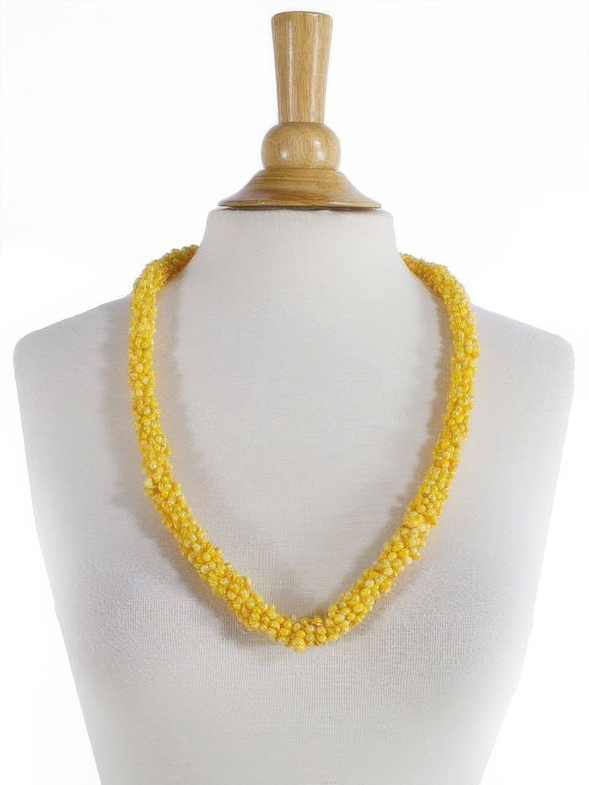 Ka Makani - Yellow Mongoshell Ring Lei with Kukui Nuts